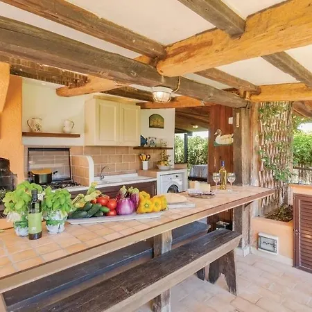 Cambretta Con Giardino, Posto Auto E A Due Passi Dal Mare Giannella
