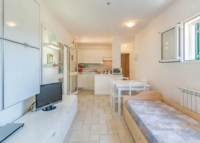 Villa Cambretta Con Giardino, Posto Auto E A Due Passi Dal Mare *